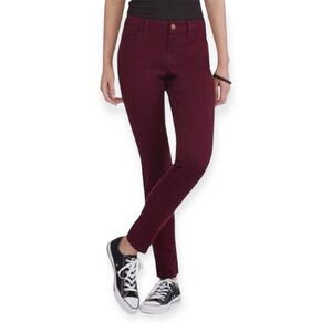 No Boundaries Women’s Classic Stretchy Skinny Jeans - Burgundy - Size 9
